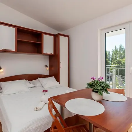 And Nikola Apartamento Omiš