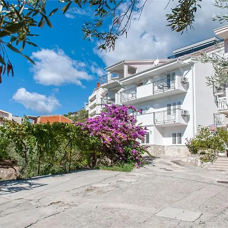 And Nikola Apartmán *